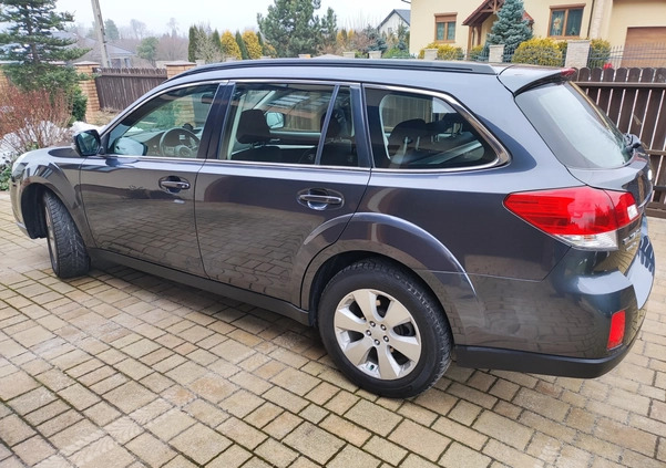 Subaru Outback cena 27500 przebieg: 353771, rok produkcji 2012 z Staszów małe 106